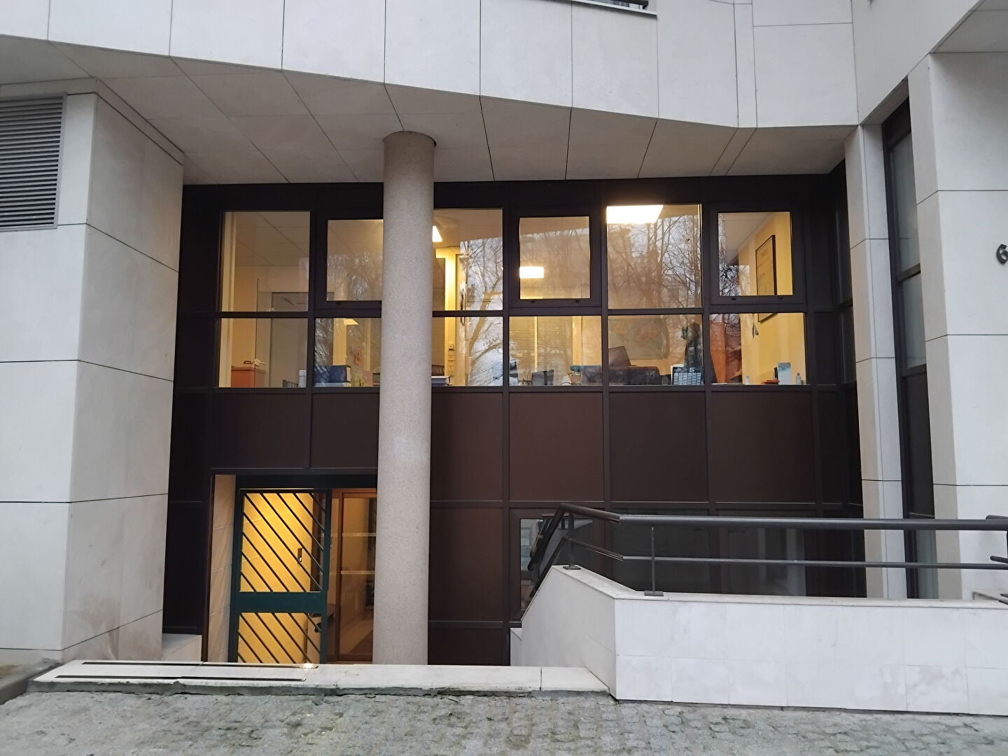 BEAUX BUREAUX  AVEC TERRASSE