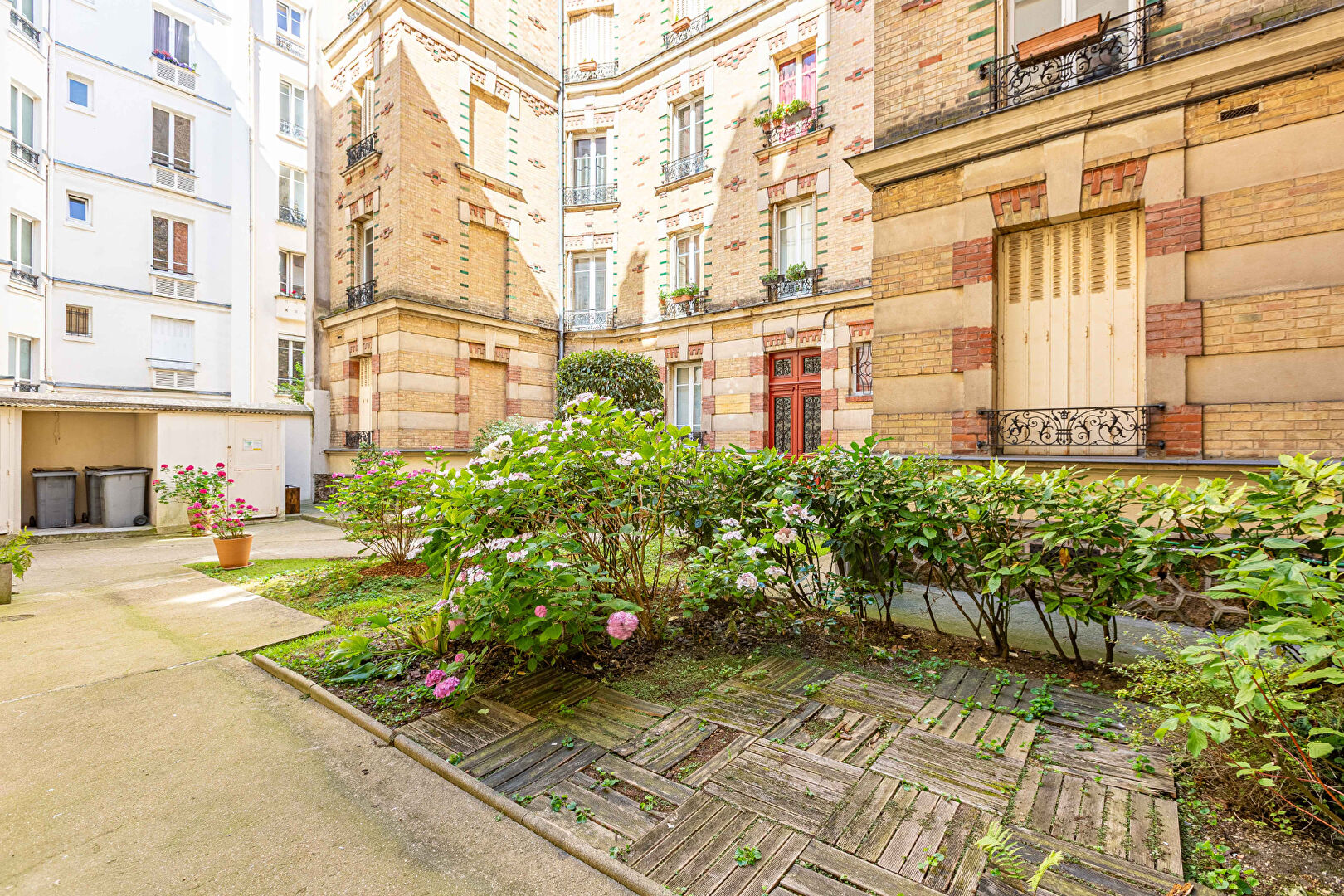 Bureaux a amenager pour une activite de professions liberales à Neuilly sur seine — photo 1