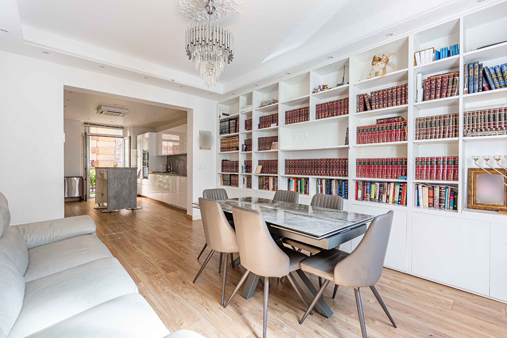 Bureaux a amenager pour une activite de professions liberales à Neuilly sur seine — photo 2
