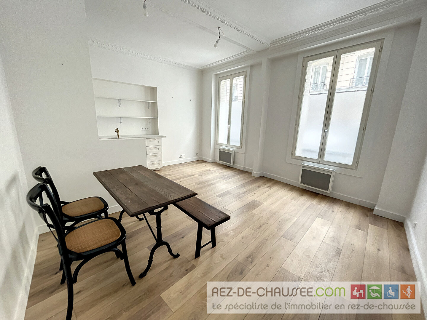 Jules joffrin - espace pour deux postes de travail à Paris 18 — photo 1