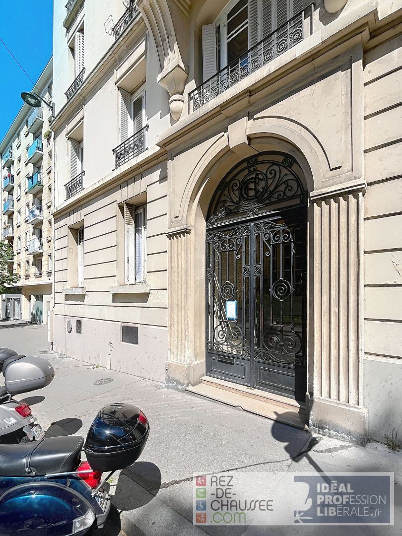 Square carpeaux - beau studio  de 40 m2 sur cour à Paris 18 — photo 11