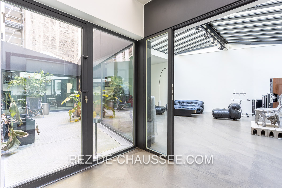 Paul bert - chanzy local commercial avec patio privatif à Paris 11 — photo 1
