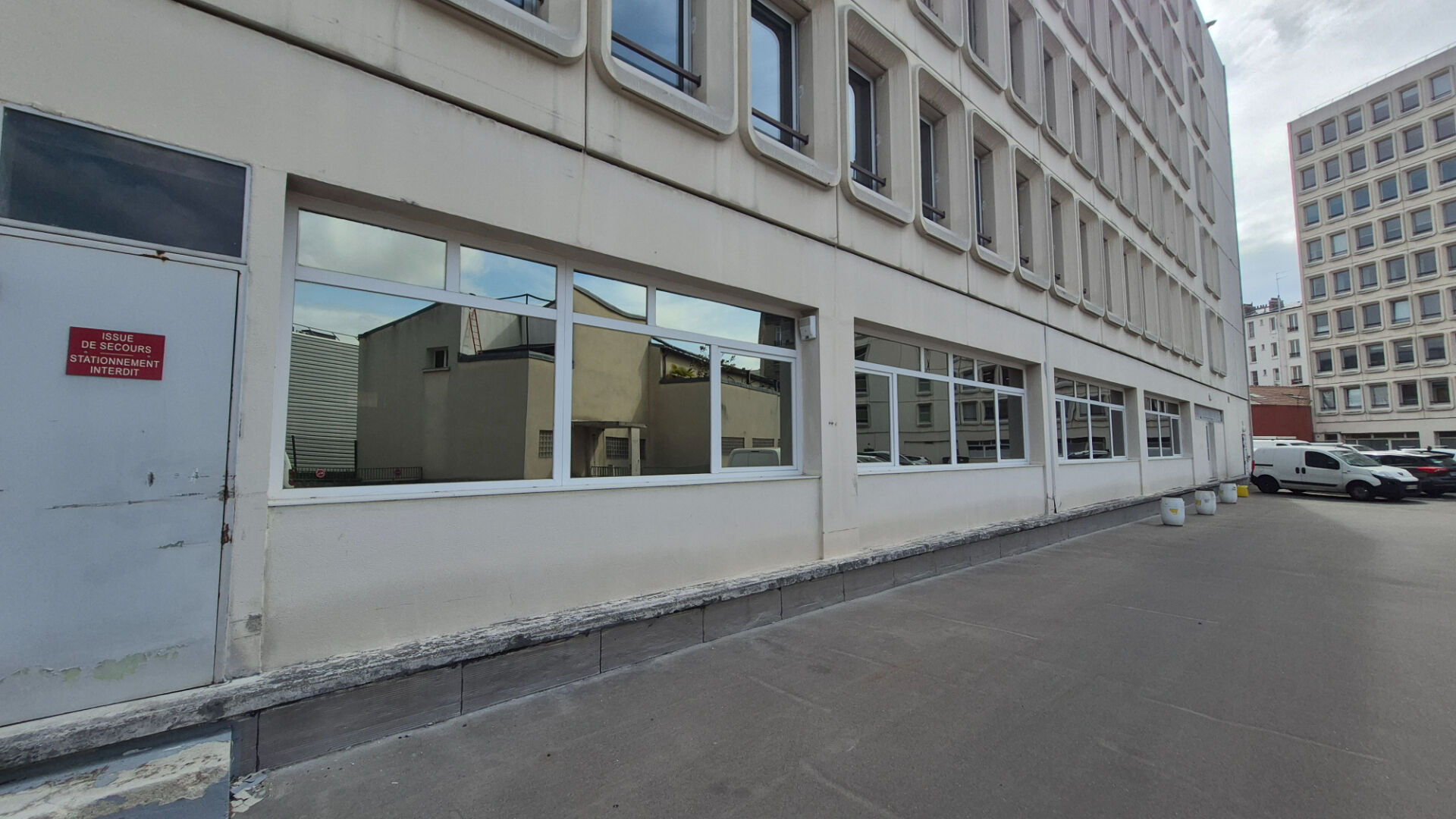 Plateau de bureaux avec quai de dechargement à Montreuil — photo 1