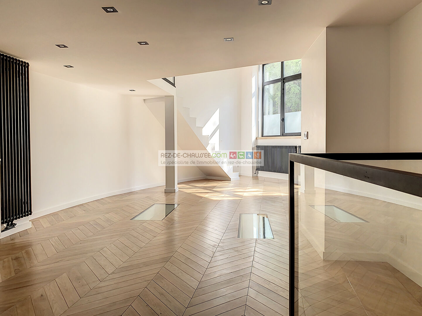 Bureaux en loft face au parc des buttes-chaumont à Paris 19 — photo 1